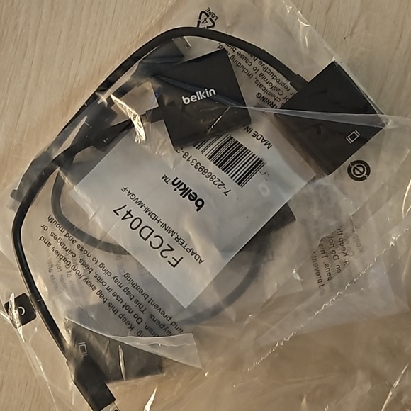 Belkin Mini HDMI to VGA Adapter - Picture 3 of 3